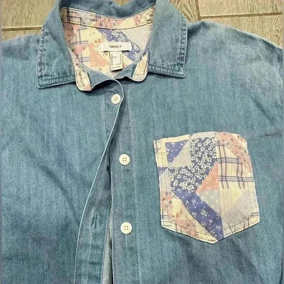 Forever 21 Women’s Oversized Buttoned Down size Medium - Picture 2 of 4